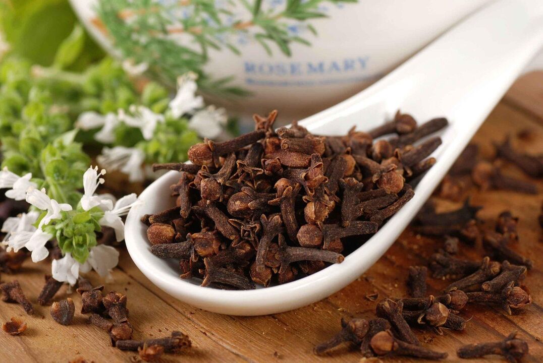 cloves for earthworms